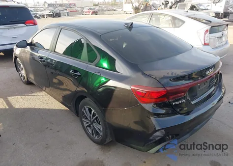 2023 Kia Forte Lxs z USA, uszkodzony, nr VIN 3KPF24AD7PE603414